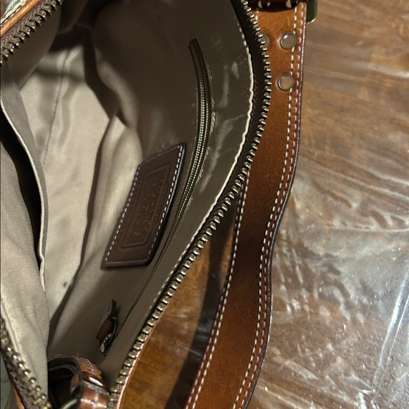 Coach Patchwork Hobo Gold and Cream
Fairly good condition clean inside - Picture 5 of 7